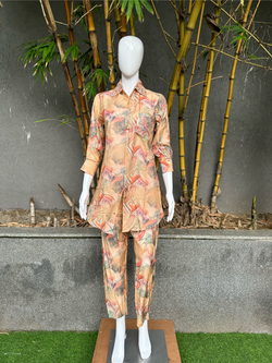 Image of Muslin with Collar & Pocket Hand work