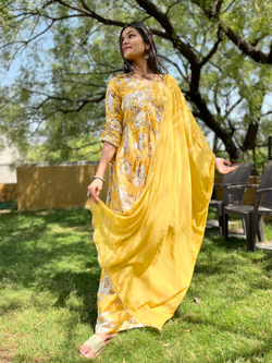 Image of Mul Cotton Alia Cut Sharara Set with Nazlin Dupatta- 3 Piece